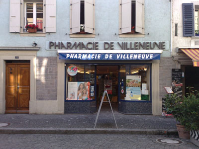 Entrée de la pharmacie de Villeneuve