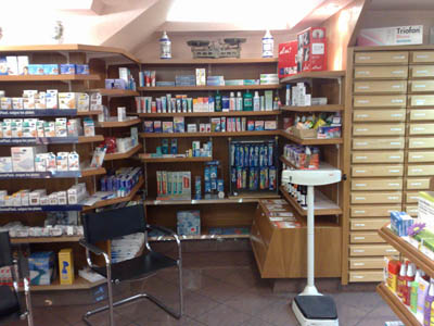 Intérieur de la pharmacie de Villeneuve
